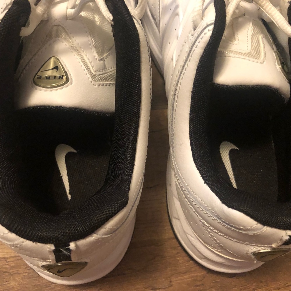 Comfortable tennis shoes they are white and black size 10 in Mens.